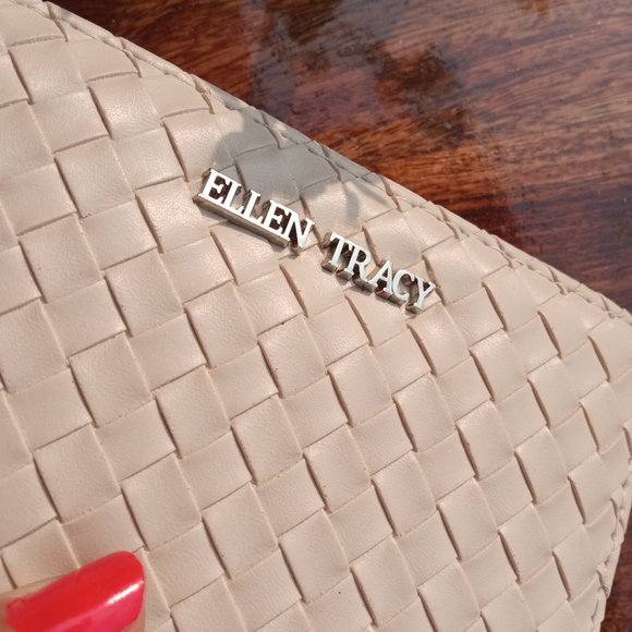 Basketweave Original Ellen Tracy NWT Wallet - Picture 12 of 17